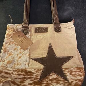 Clear Ray Tan and Brown Star Shoulder Bag